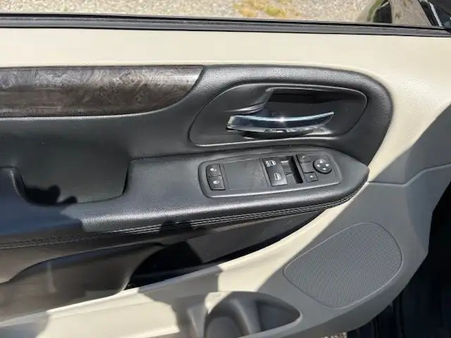 2017 Dodge Grand Caravan SXT 7 PASS Sto'N'Go 75K SUPER NICE in Cars & Trucks in Calgary - Image 17