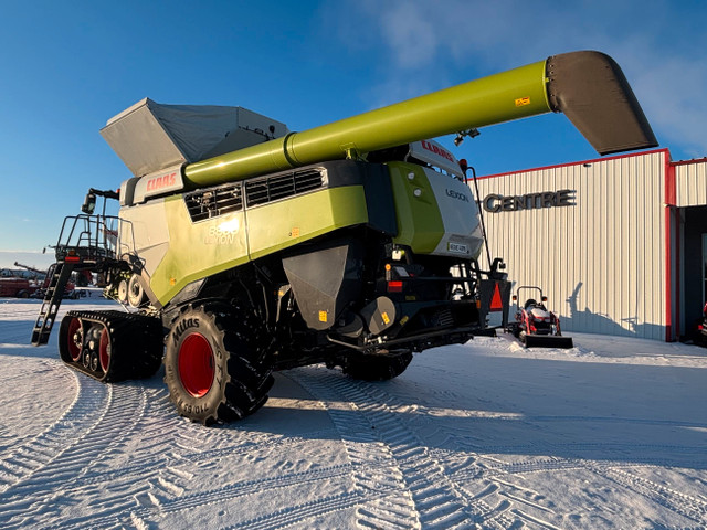 2020 CLAAS Lexion 8800TT in Farming Equipment in Edmonton - Image 3