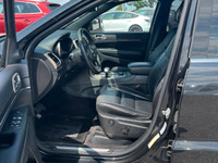 2015 Jeep Grand Cherokee Limited - Black on Black Leather Interior - Loaded with Bluetooth, Navi, Pa... (image 4)