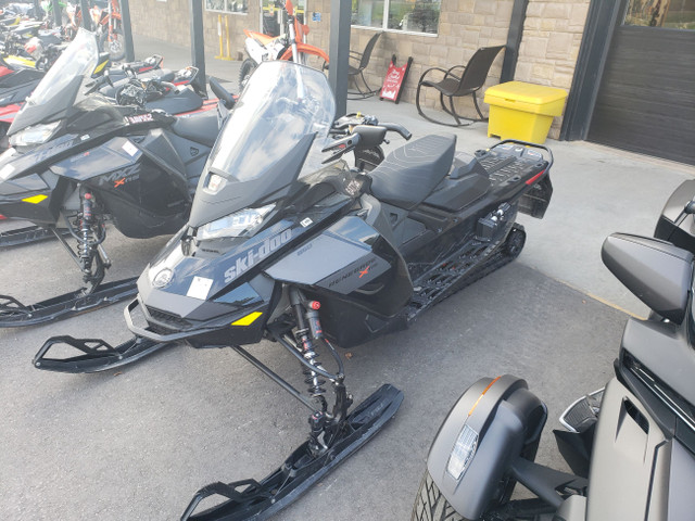 2021 SKI DOO RENEGADE 850 ETEC XRS WITH ADJUSTMENT PACKAGE in Snowmobiles in Kawartha Lakes - Image 2