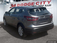 This Nissan Qashqai boasts a Regular Unleaded I-4 2.0 L/122 engine powering this Variable transmissi... (image 3)