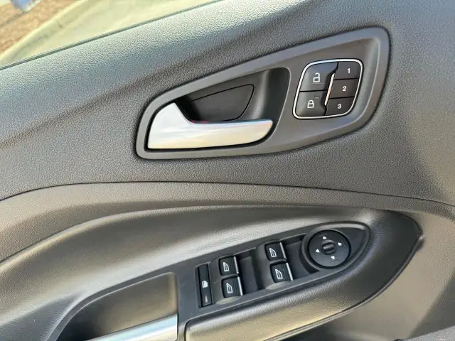 2017 Ford Escape TITANIUM! DEALER SERVICED! SUNROOF, HEATED SEAT in Cars & Trucks in Ottawa - Image 16