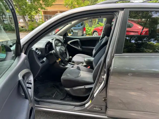 2010 Toyota RAV4 SPORT V6 - 4X4 in Cars & Trucks in City of Toronto - Image 13