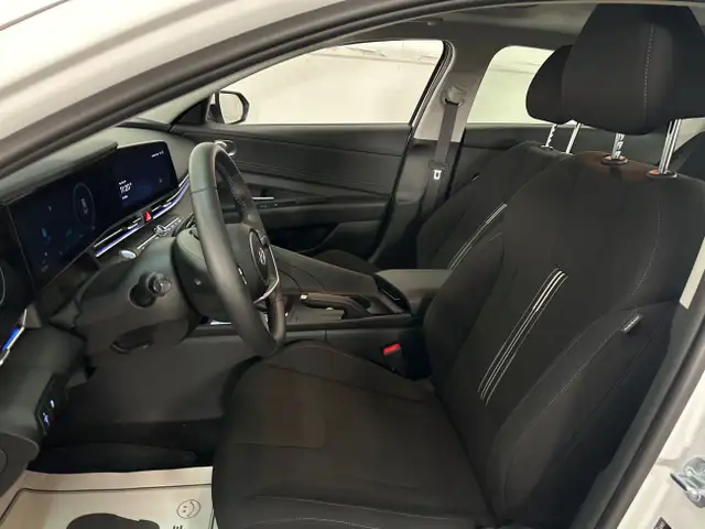 2025 Hyundai Elantra Preferred w/Tech Package SUNROOF/NAVI/80... in Cars & Trucks in Belleville - Image 10