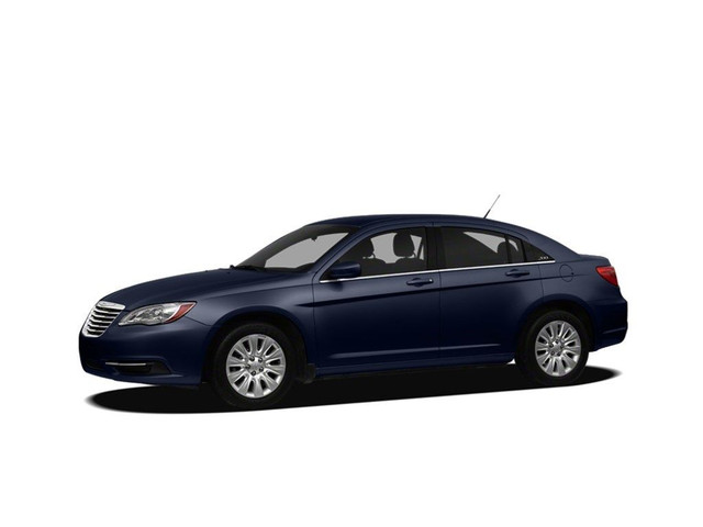 2012 Chrysler 200 4dr Sdn Limited in Cars & Trucks in Hamilton - Image 2