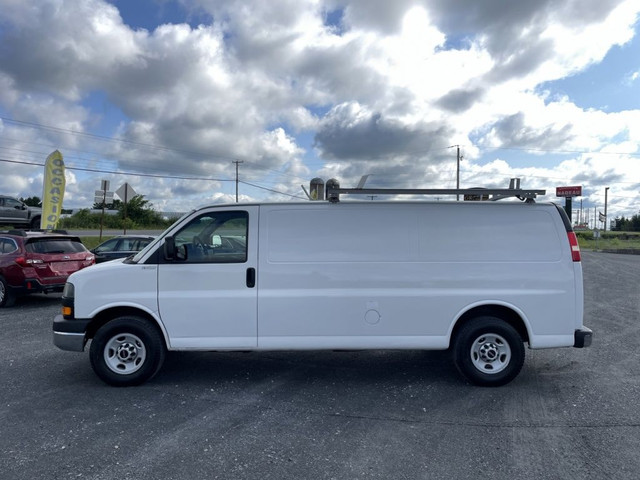 2013 GMC Savana 2500 in Cars & Trucks in Sherbrooke - Image 4