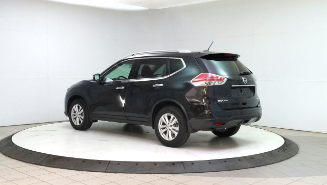 2016 Nissan Rogue in Cars & Trucks in Lethbridge - Image 3