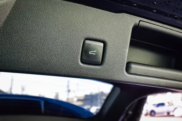 2021 Ford Escape Titanium Hybrid AWD • NAVIGATION • PREM. AUDIO in Cars & Trucks in Kingston - Image 10