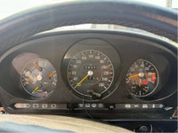 Step into timeless elegance with this beautifully preserved 1989 Mercedes-Benz 560SL, the final mode... (image 9)