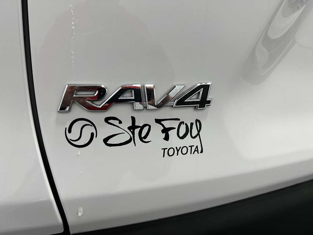  2019 Toyota RAV4 XLE - AWD - TOIT OUVRANT - SIEGES CHAUFFANTS in Cars & Trucks in Québec City - Image 4