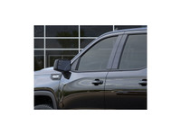 Ce GMC Sierra 1500 2025 est démonstrateur et prêt à répondre à vos besoins quotidiens, que ce soit p... (image 9)
