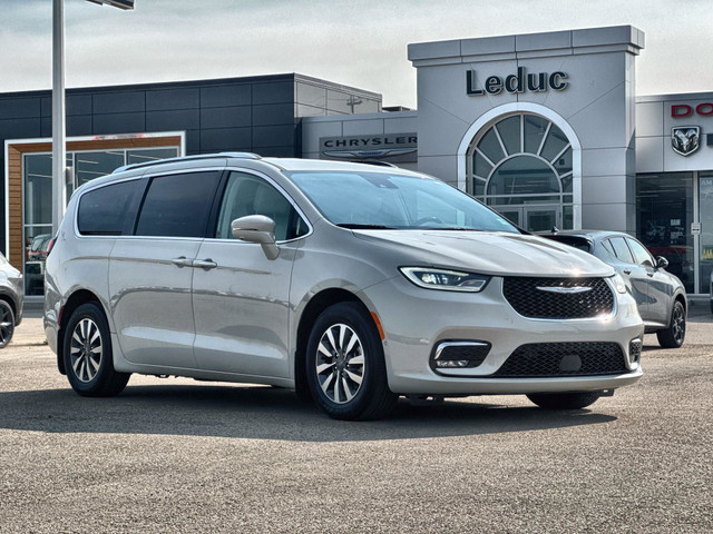 2021 Chrysler Pacifica Hybrid Touring L Plus in Cars & Trucks in Edmonton