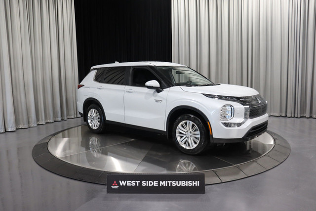 2025 Mitsubishi Outlander PHEV ES in Cars & Trucks in Edmonton