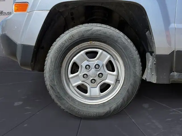 2015 Jeep Patriot 4WD 4dr North in Cars & Trucks in Calgary - Image 12