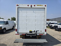 BALANCE OF GM FACTORY WARRANTY - LIKE NEW INSIDE & OUT - 2023 GMC Savana G3500 14Ft Box SINGLE REAR... (image 6)