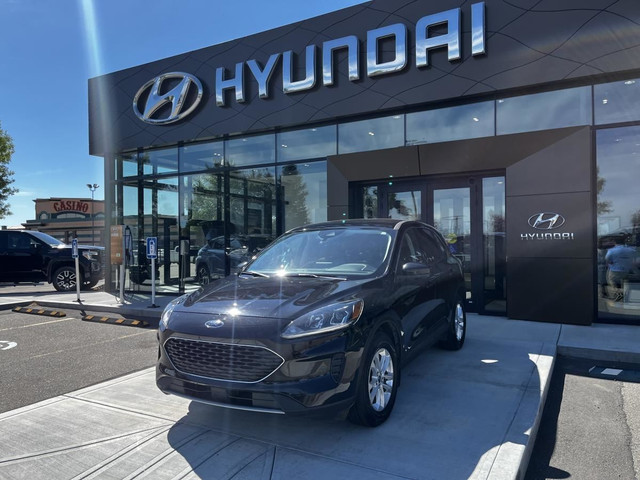 Ford Escape Hybrid Se Hybrid 2021 in Cars & Trucks in Lethbridge