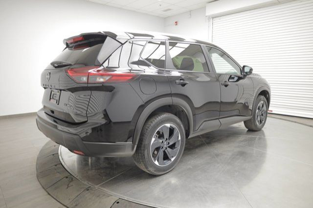 2024 Nissan Rogue SV Moonroof in Cars & Trucks in Calgary - Image 4