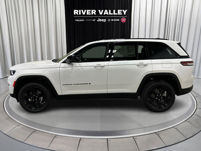 2024 Jeep Grand Cherokee in Cars & Trucks in Strathcona County - Image 4