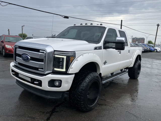 2015 Ford F 250 PLATINUM 4X4 * BEAU LOOK * in Cars & Trucks in Laval / North Shore