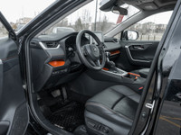 Odometer is 47649 kilometers below market average!Navigation, Sunroof, Clean Car fax Report and Acci... (image 4)