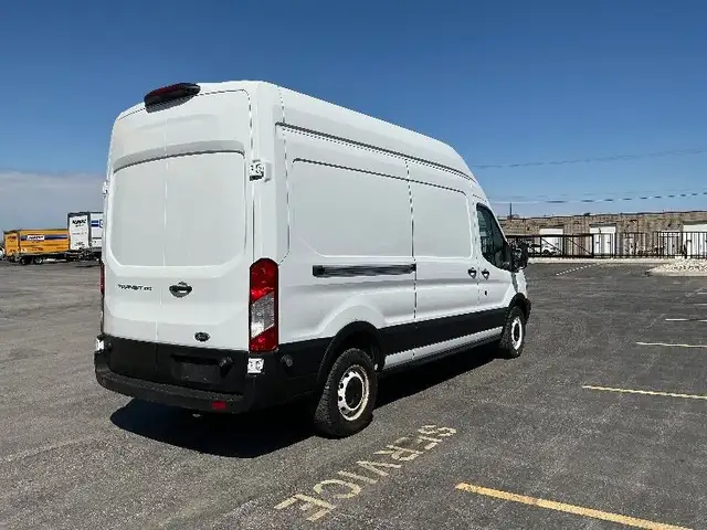 2019 Ford Motor Company TRAN250 dans Camions lourds dans Région de Mississauga/Peel - Image 12