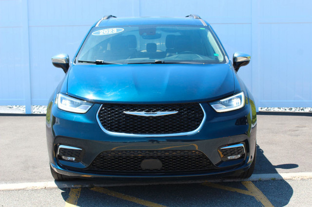 2023 Chrysler Pacifica Limited | Leather | Roof | Nav | Warranty in Cars & Trucks in Saint John - Image 3
