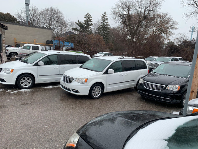 2014 Chrysler Town & Country Touring dans Autos et camions  à Ville de Toronto - Image 2