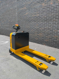 YALE Electric pallet jack Forklift 4000lbs capacity w Charger