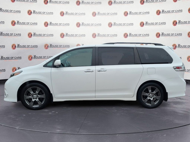 2017 Toyota Sienna SE / 8 Passenger / Leather / Back Up Camera in Cars & Trucks in Calgary - Image 2
