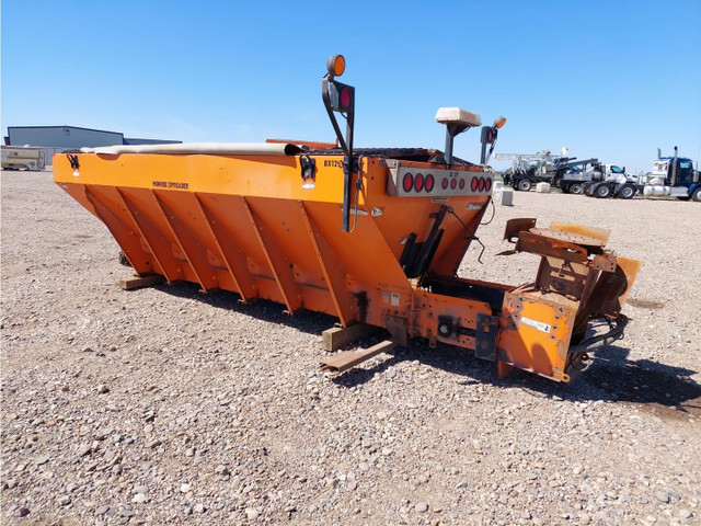 Monroe 12 Ft Sanding Box MCV-168 in Heavy Trucks in Calgary - Image 4