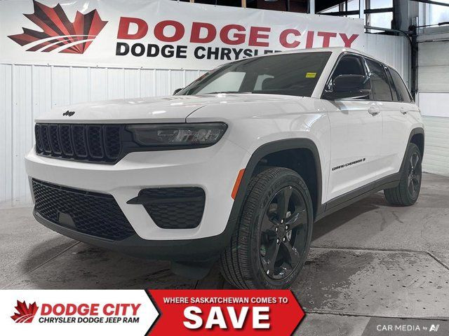 2025 Jeep Grand Cherokee Altitude | Remote Start | Heated Seats in Cars & Trucks in Saskatoon