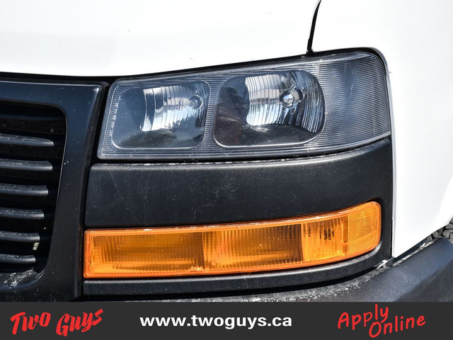 2021 GMC Savana Cargo Van 4.3L V6 | Tow Pkg | Pass Side ClamShel in Cars & Trucks in St. Catharines - Image 4