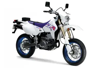 Free First Service + 5 Years Warranty . THE ESSENCE OF SUPERMOTARD RIDING The DR-Z400SM welcomes you...