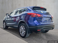 Navigate Ottawa's diverse weather with confidence in this practical 2018 Nissan Qashqai S AWD, an af... (image 1)