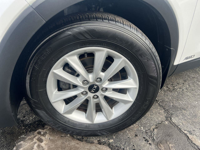 2020 Kia Sorento 2.4L LX in Cars & Trucks in Sudbury - Image 2