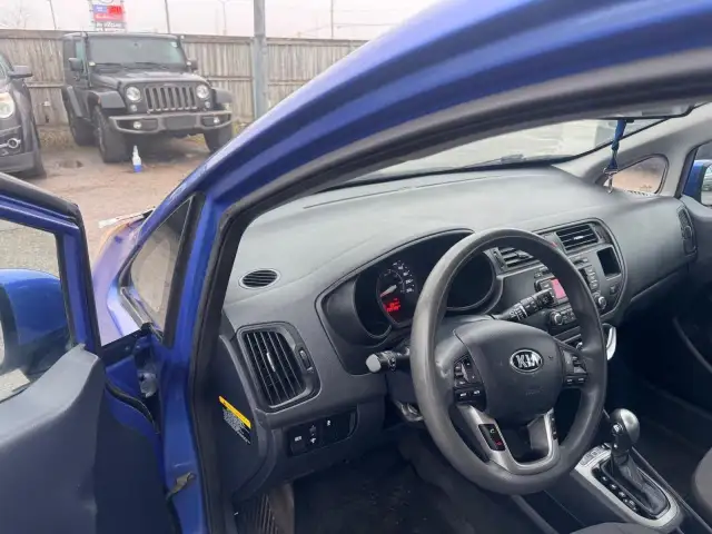 2015 Kia Rio HATCH, AUTO, 4 CYL, GREAT ON FUEL, AS IS SPECIAL in Cars & Trucks in London - Image 12