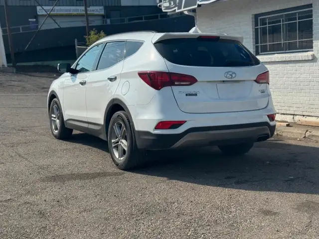 2018 Hyundai Santa Fe Sport 2.4L SE AWD in Cars & Trucks in Calgary - Image 6