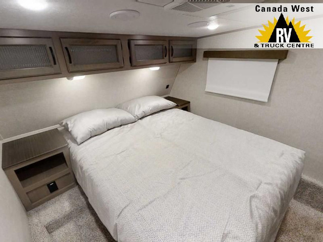 2022 Coachmen Chaparral Lite 284RL in Travel Trailers & Campers in Saskatoon - Image 4