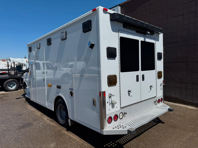 2017 Chevrolet Express Commercial Cutaway 3500 Ambulance in Cars & Trucks in Calgary - Image 3