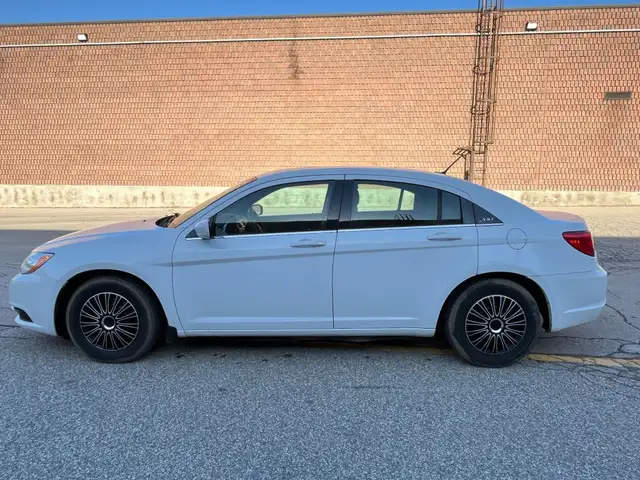 2013 Chrysler 200 LX 4dr Sedan Automatic in Cars & Trucks in Mississauga / Peel Region - Image 17