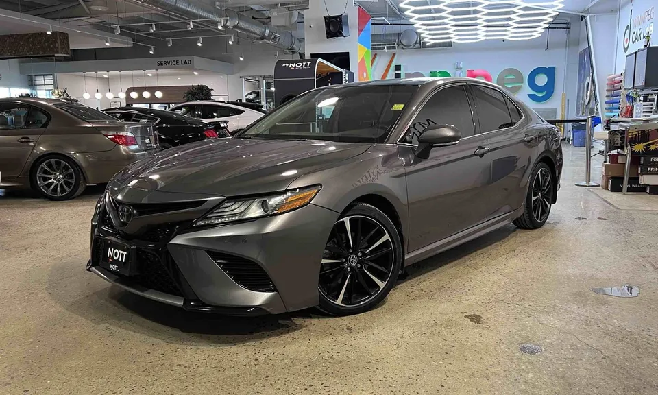 2018 TOYOTA CAMRY XSE - Local Manitoba Vehicle | 66,500kms | Red