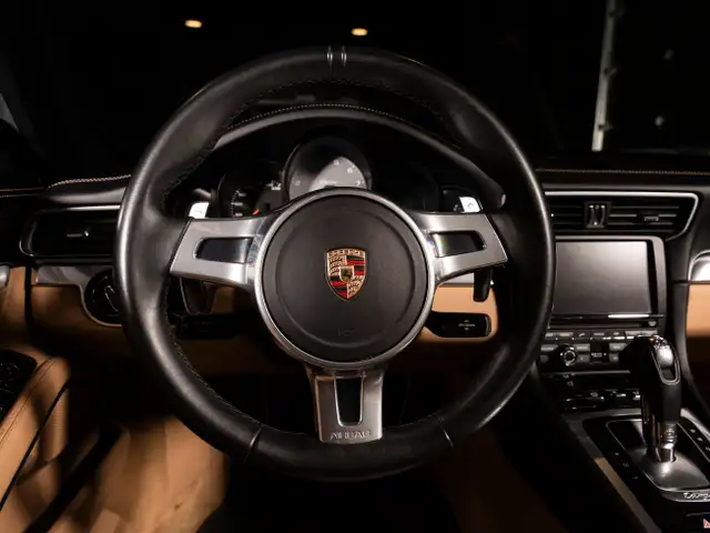2015 Porsche 911 2015 911 Targa 4S - Certifié Porsche Approved in Cars & Trucks in Québec City - Image 8