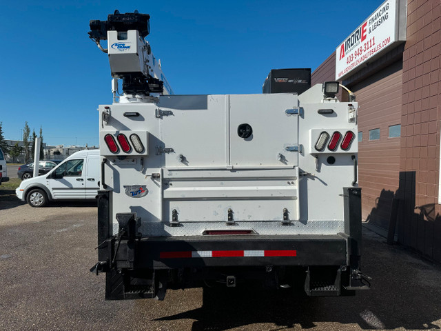 2017 Ford Super duty F-550 DRW XLT 4X4 SERVICE TRUCK VMAC CRANE in Cars & Trucks in Calgary - Image 4