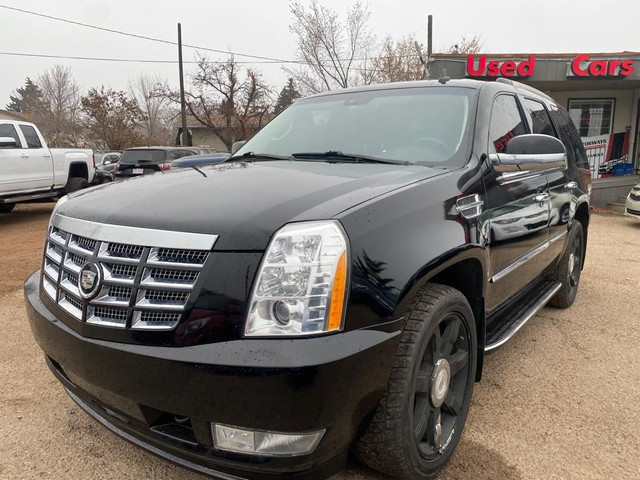 2010 Cadillac Escalade AWD 4dr Luxury, 6.2L 403.0hp in Cars & Trucks in Edmonton - Image 3