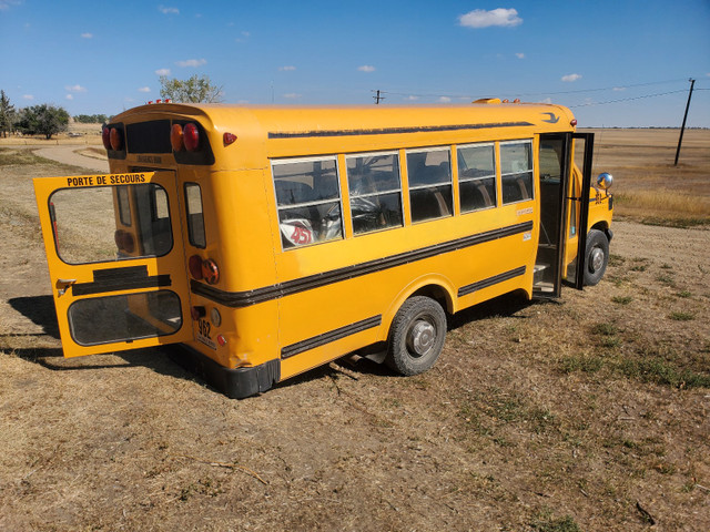 Ford 7.3 Powerstroke E350 Bus/Toy Hauler, Can run waste oil in Cars & Trucks in Medicine Hat - Image 2