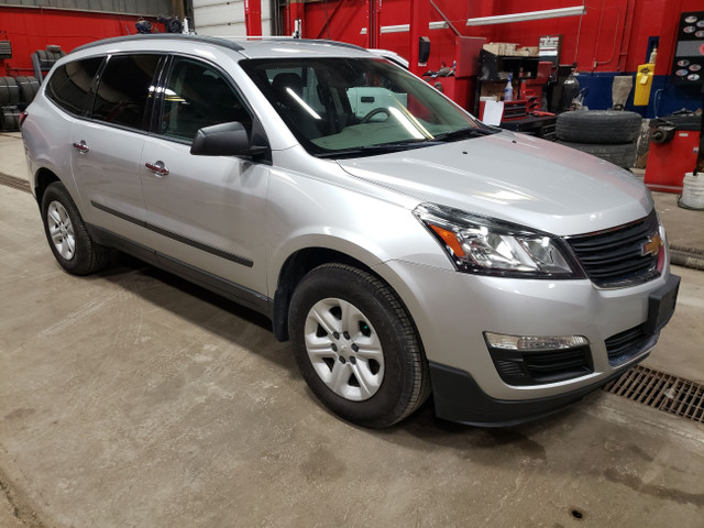 2017 Chevrolet Traverse LS   8 Passenger in Cars & Trucks in Winnipeg - Image 2