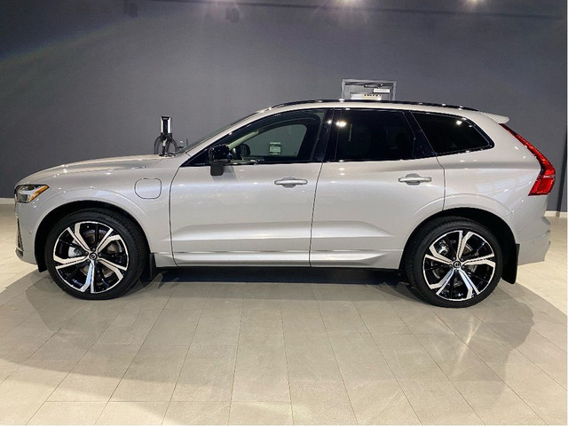2024 Volvo XC60 Recharge T8 eAWD PHEV Ultimate Dark Theme in Cars & Trucks in Edmonton - Image 2