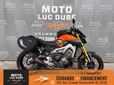 Yamaha FZ-09 2014 40 960 KM MOTO IMMATRICULÉE RÉGULIÈRE À LA SAAQ PARE-BRISE SACOCHES EXHAUST AKRAPO...