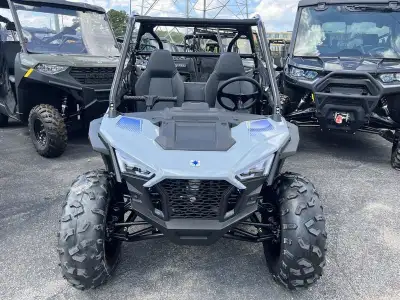Engine Type: Single-Cylinder Displacement: 11 cu. in. (180 cc) Cooling: Air / Oil Fuel System: Gas F...