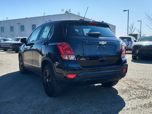 2021 Chevrolet Trax LS | Clean Carfax | Carplay | Android Auto in Cars & Trucks in Edmonton - Image 3